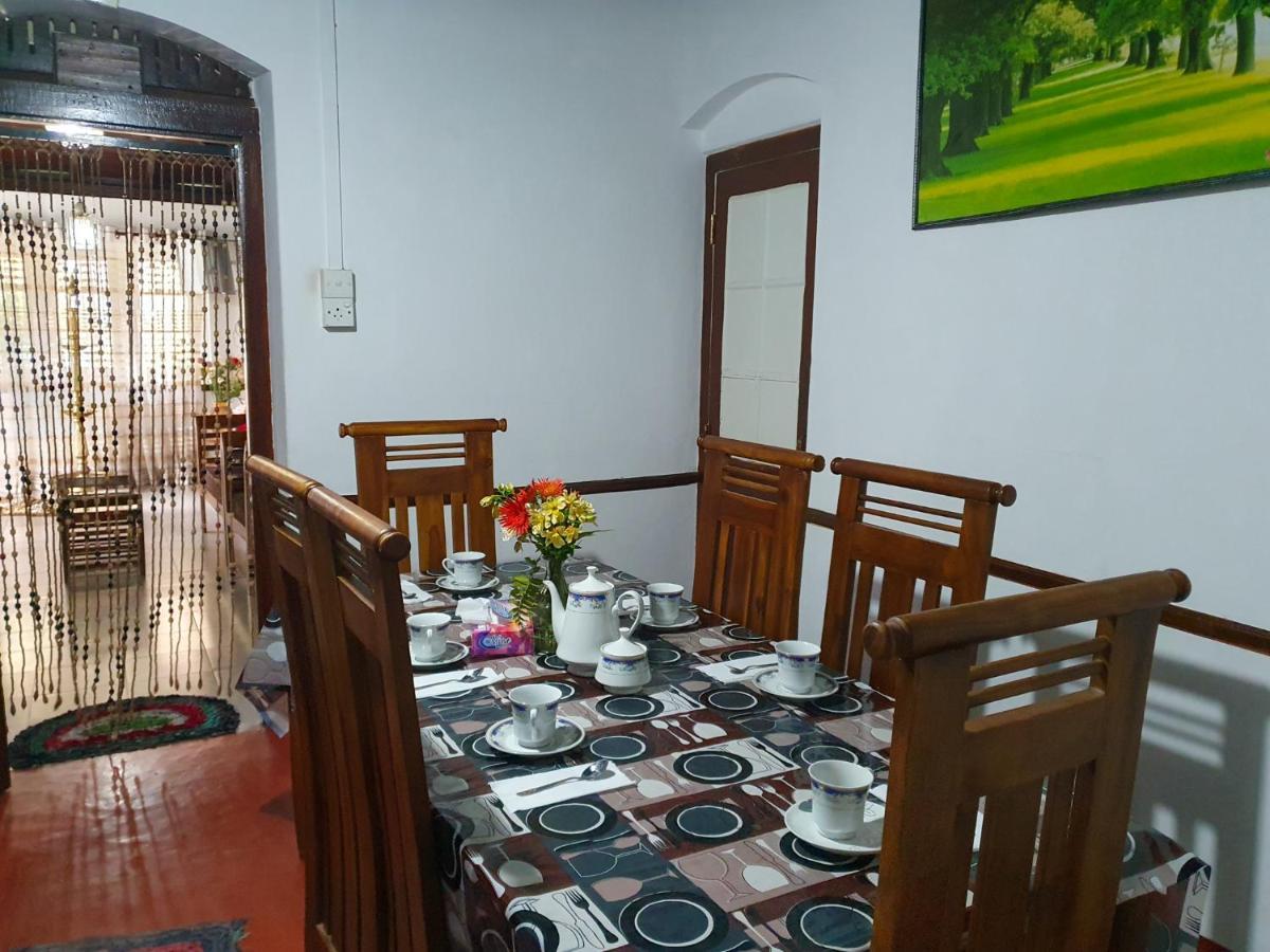 Ruchi House Hotel Nuwara Eliya Ngoại thất bức ảnh